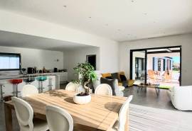 Magnificent Contemporary Villa With 220 M2 Of Living Space And Spa On 1570 M2 With Pool, Summer Kitchen And Peaceful Setting