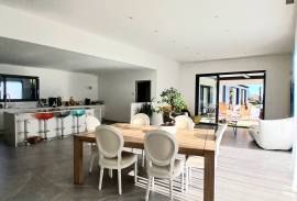 Magnificent Contemporary Villa With 220 M2 Of Living Space And Spa On 1570 M2 With Pool, Summer Kitchen And Peaceful Setting