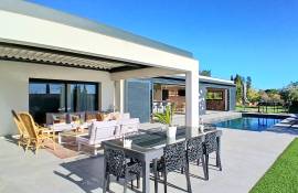 Magnificent Contemporary Villa With 220 M2 Of Living Space And Spa On 1570 M2 With Pool, Summer Kitchen And Peaceful Setting