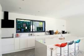 Magnificent Contemporary Villa With 220 M2 Of Living Space And Spa On 1570 M2 With Pool, Summer Kitchen And Peaceful Setting
