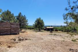 A Superb Property Nestled Amongst Olive Groves And Truffle Oaks, Offering 180 M2 Of Living Space Plus Two Gites.