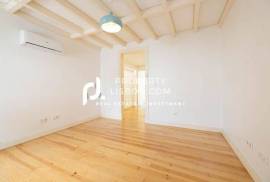 Large Walled Private Terrace On The Ground Floor