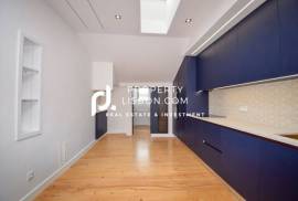 Lisbon River View T4/t3 Fully Renovated, Terrace Possible Lisbon River View T4/t3 Fully Renovated, Terrace Possible