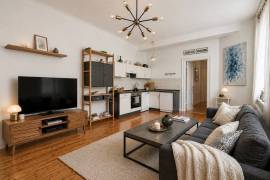 Bright 2-Room Altbau Apartment in Popular Samariterviertel Friedrichshain