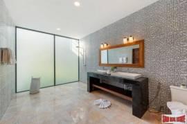 Luxurious 5-Bedroom Villa with 6 Baths, Prime Location in Lamai, Koh Samui Luxurious 5-Bedroom Villa with 6 Baths, Prime Location in Lamai, Koh Samui