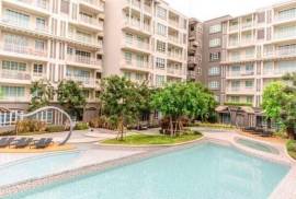 2 Bedroom Condo Close To The Beach