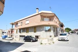 SPACIOUS 3 BEDROOM PROPRERTY WITH SOLARIUM AND GARAGE IN LAS HEREDADES