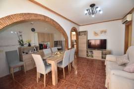 SPACIOUS 3 BEDROOM PROPRERTY WITH SOLARIUM AND GARAGE IN LAS HEREDADES SPACIOUS 3 BEDROOM PROPRERTY WITH SOLARIUM AND GARAGE IN LAS HEREDADES