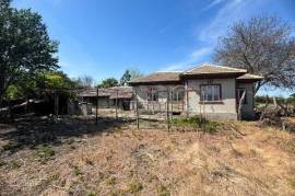 Casa antigua para reformar por completo en un pueblo tranquilo cerca del mar