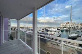 Stunning 2 bedroom apartment in Marina Club, Gibraltar