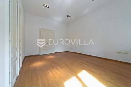 Osijek, City Centre - Commercial Space for Rent in an Art Nouveau Building, 107 m²