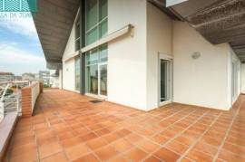 5-Bedroom Duplex Flat with Parking Spaces in Aveiro