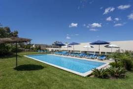 Guesthouse com piscina, à venda na Fuseta, Algarve
