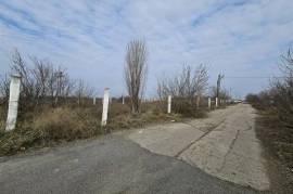 Generous plot of land with access to DNE, in Harsova