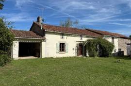 Country House with Outbuilding 10 Minutes from Champagne-Mouton - €80645 Country House with Outbuilding 10 Minutes from Champagne-Mouton - €80645