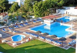 Albufeira, T0+1 with Swimming Pools and Tennis Courts 800m from the Beach Albufeira, T0+1 with Swimming Pools and Tennis Courts 800m from the Beach
