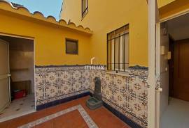 IMPECCABLE TOWNHOUSE IN UMBRETE, WITH TWO PATIOS, FIREPLACE AND SPECTACULAR PRIVATE ROOF TERRACE