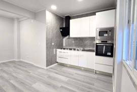 Renovated 1 bedroom apartment in the center of Amadora, next to the Station Renovated 1 bedroom apartment in the center of Amadora, next to the Station