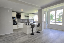 Renovated 2 Bedroom Apartment in Oeiras with Storage Room – Modernity, Comfort and Natural Light Renovated 2 Bedroom Apartment in Oeiras with Storage Room – Modernity, Comfort and Natural Light