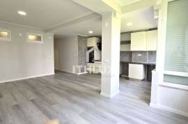Renovated 2 Bedroom Apartment in Oeiras with Storage Room – Modernity, Comfort and Natural Light Renovated 2 Bedroom Apartment in Oeiras with Storage Room – Modernity, Comfort and Natural Light