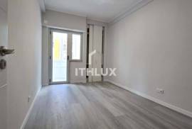 Renovated 2 Bedroom Apartment in Oeiras with Storage Room – Modernity, Comfort and Natural Light Renovated 2 Bedroom Apartment in Oeiras with Storage Room – Modernity, Comfort and Natural Light