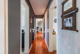 Excellent renovated apartment, 93m², for sale, 3 bedrooms, 1 suite, office, 1 parking space covered garage, Santana, POA / RS