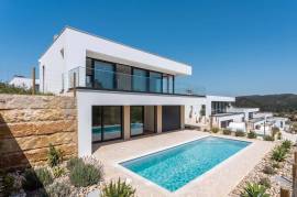 New villa with private pool in Nazaré | Silver Coast Portugal