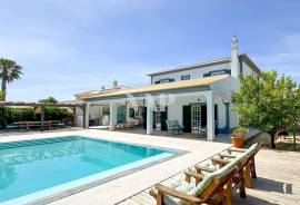 Renovated 5 Bedroom Villa with Pool and Jacuzzi in Almancil