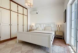 Renovated 5 Bedroom Villa with Pool and Jacuzzi in Almancil Renovated 5 Bedroom Villa with Pool and Jacuzzi in Almancil