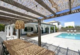 Renovated 5 Bedroom Villa with Pool and Jacuzzi in Almancil Renovated 5 Bedroom Villa with Pool and Jacuzzi in Almancil
