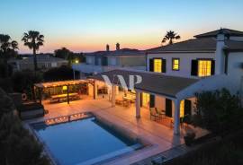 Renovated 5 Bedroom Villa with Pool and Jacuzzi in Almancil Renovated 5 Bedroom Villa with Pool and Jacuzzi in Almancil