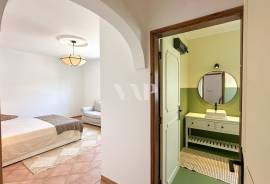 Renovated 5 Bedroom Villa with Pool and Jacuzzi in Almancil Renovated 5 Bedroom Villa with Pool and Jacuzzi in Almancil