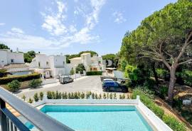 4 bedroom villa with pool, Vilamoura