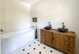 4 bedroom villa with pool, Vilamoura