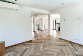 4 bedroom villa with pool, Vilamoura