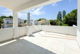 4 bedroom villa with pool, Vilamoura
