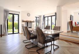 4 bedroom villa with pool, Vilamoura