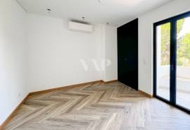 4 bedroom villa with pool, Vilamoura