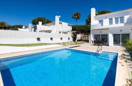 VILAMOURA - 2 bedroom townhouse with private pool