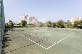 T1 Furnished with Pools and Parking 200m from the Beach