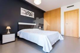 T1 Furnished with Pools and Parking 200m from the Beach