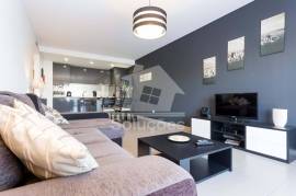 T1 Furnished with Pools and Parking 200m from the Beach