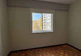4 bedroom apartment for rent in downtown Porto 4 bedroom apartment for rent in downtown Porto