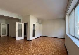 4 bedroom apartment for rent in downtown Porto