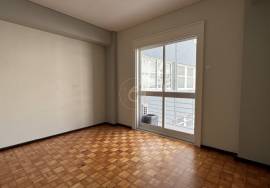 4 bedroom apartment for rent in downtown Porto 4 bedroom apartment for rent in downtown Porto