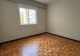 4 bedroom apartment for rent in downtown Porto 4 bedroom apartment for rent in downtown Porto