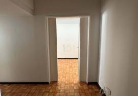 4 bedroom apartment for rent in downtown Porto 4 bedroom apartment for rent in downtown Porto