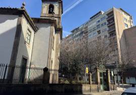 4 bedroom apartment for rent in downtown Porto 4 bedroom apartment for rent in downtown Porto