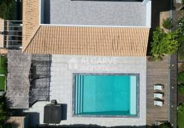 Centrally Located 5 Bedroom Villa with pool in Almancil, Algarve Centrally Located 5 Bedroom Villa with pool in Almancil, Algarve