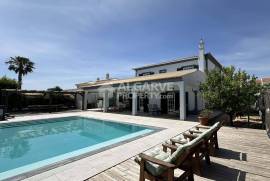 Centrally Located 5 Bedroom Villa with pool in Almancil, Algarve Centrally Located 5 Bedroom Villa with pool in Almancil, Algarve